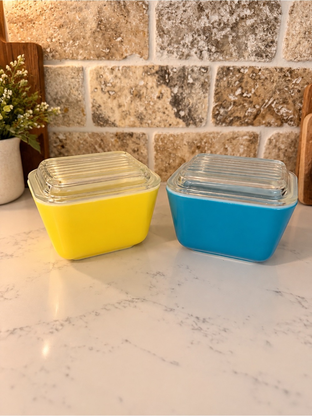 Vintage Pyrex Refrigerator Dishes w/ Lids 💛🩵